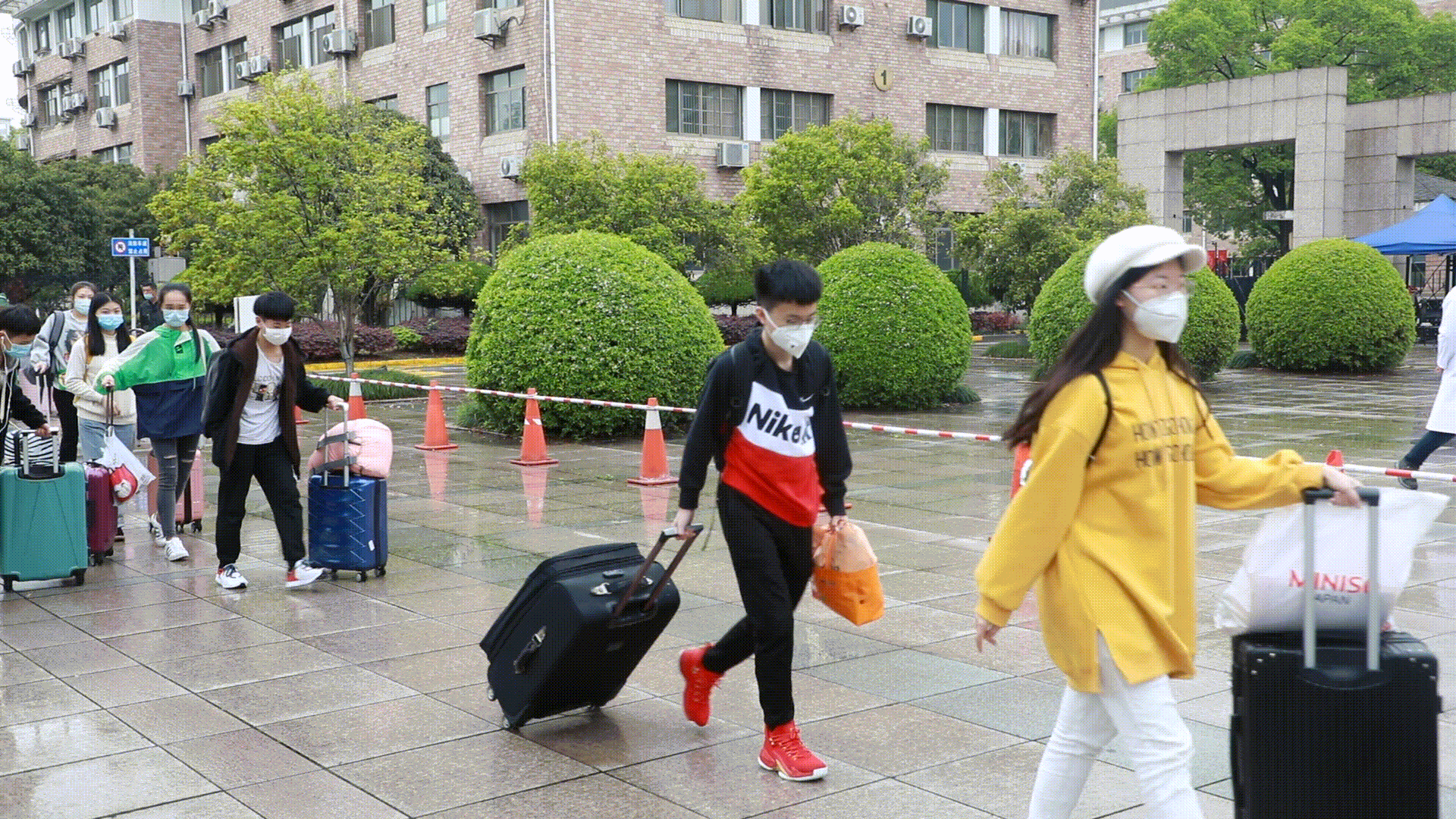 下车排队.gif 下车排队.gif